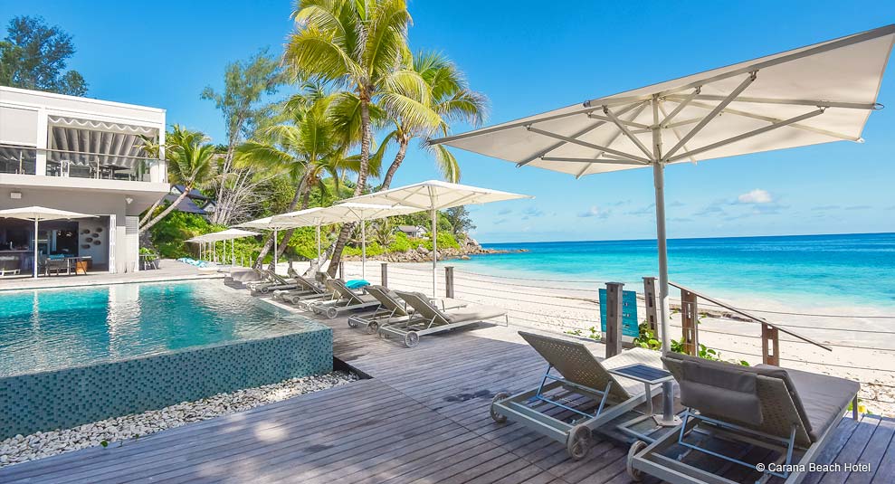 Entspannung am Pool mit herrlicher Aussicht auf den Indischen Ozean