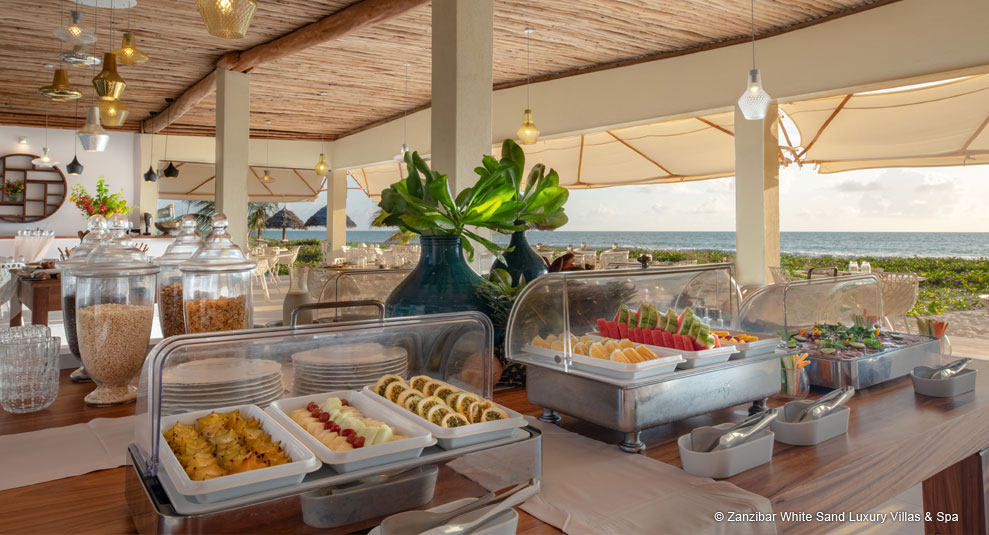 Frühstück im “Beach Restaurant” © Zanzibar White Sand Luxury Villas & Spa