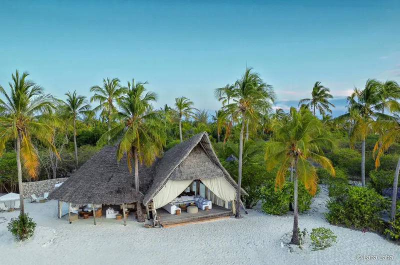 Laba Fanjove Lounge am Strand