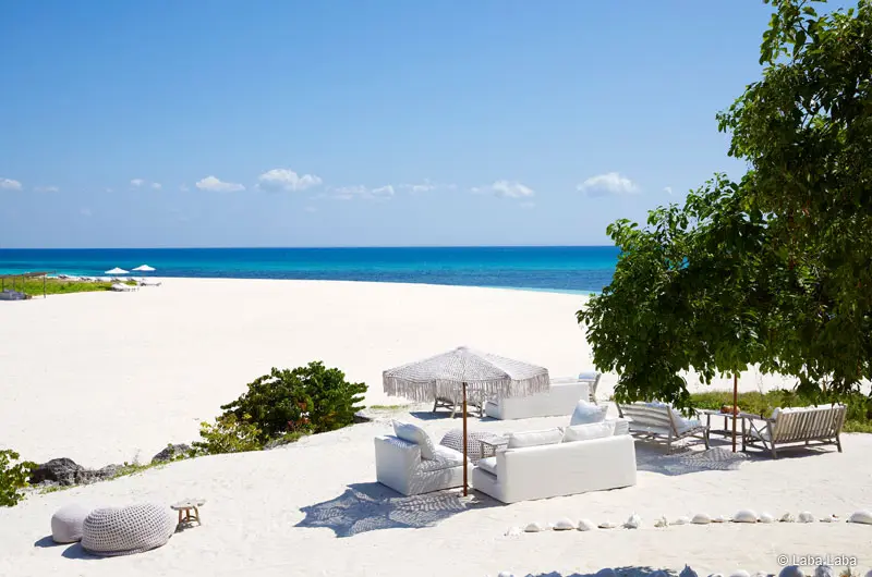Outdoor Dining und Lounge im Schatten des Leuchtturms